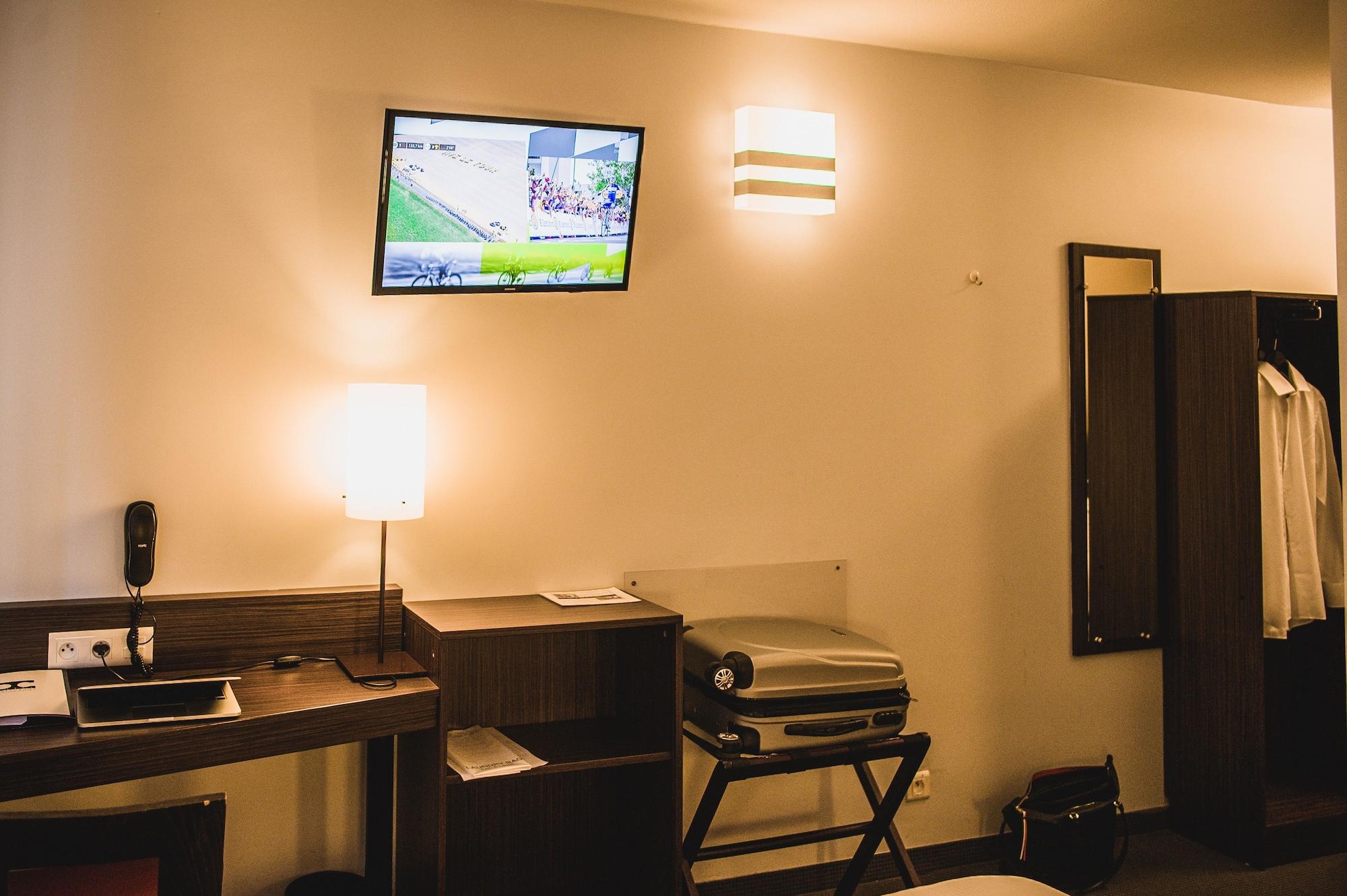 Dc Hotel Charleroi Airport Екстер'єр фото