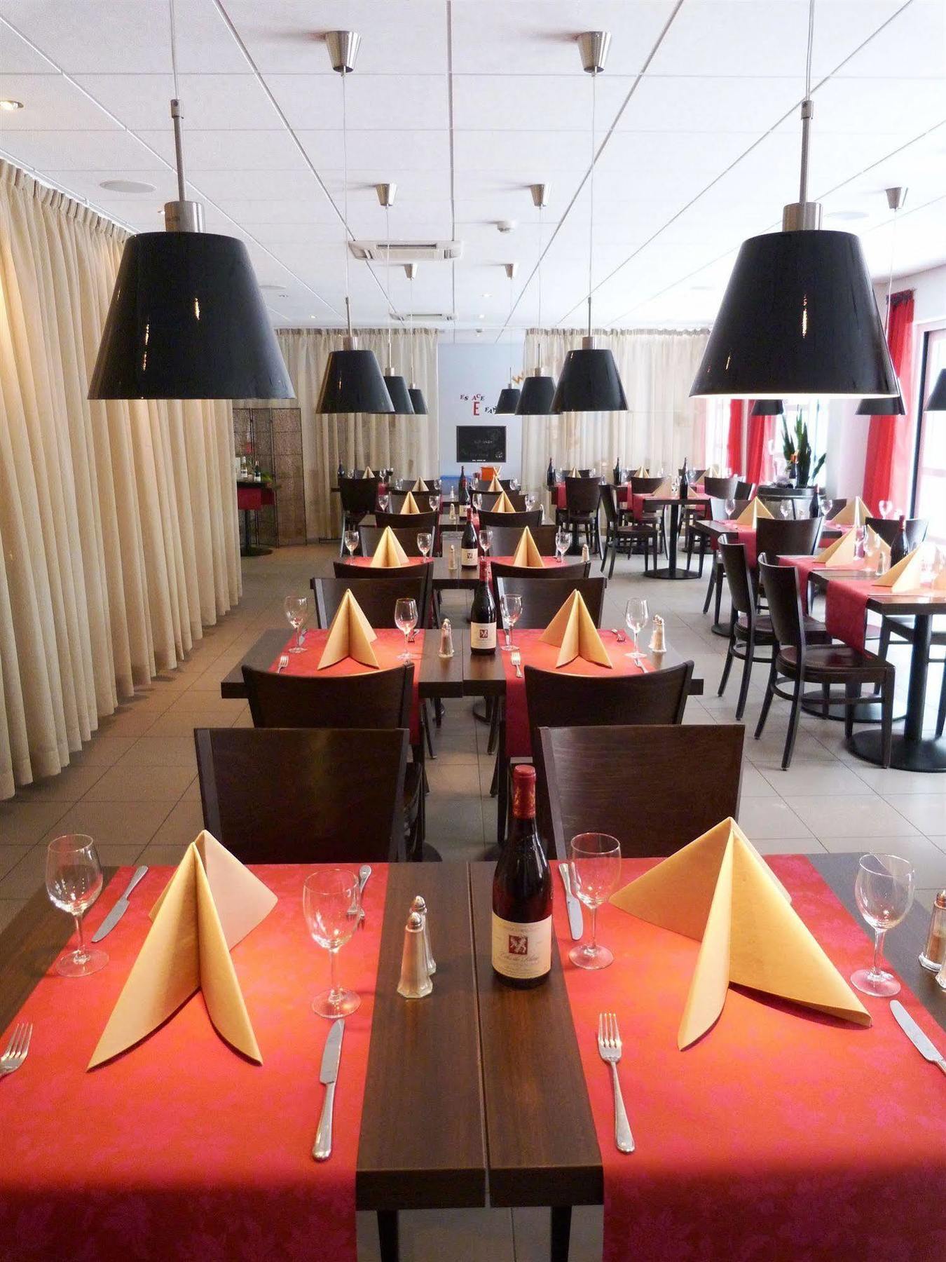 Dc Hotel Charleroi Airport Екстер'єр фото