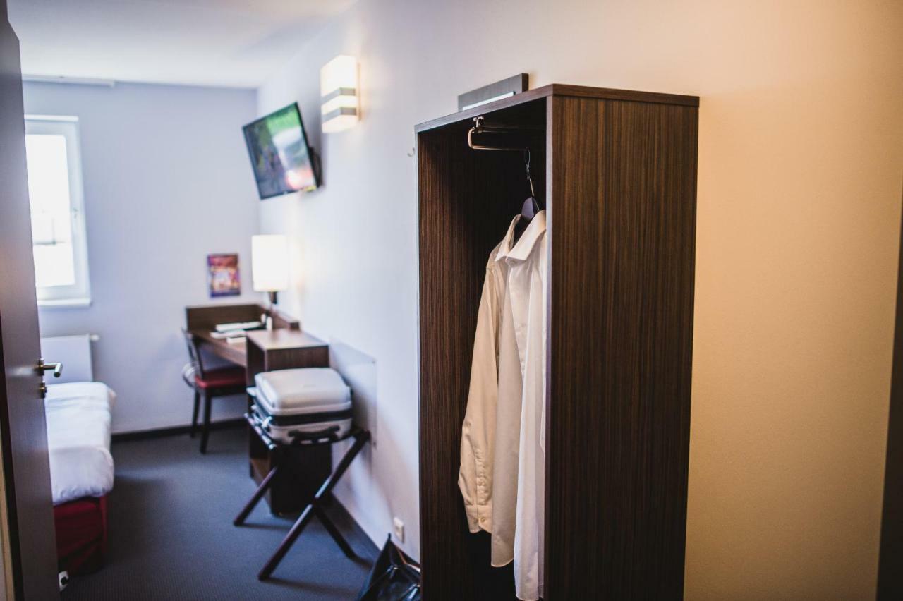 Dc Hotel Charleroi Airport Екстер'єр фото