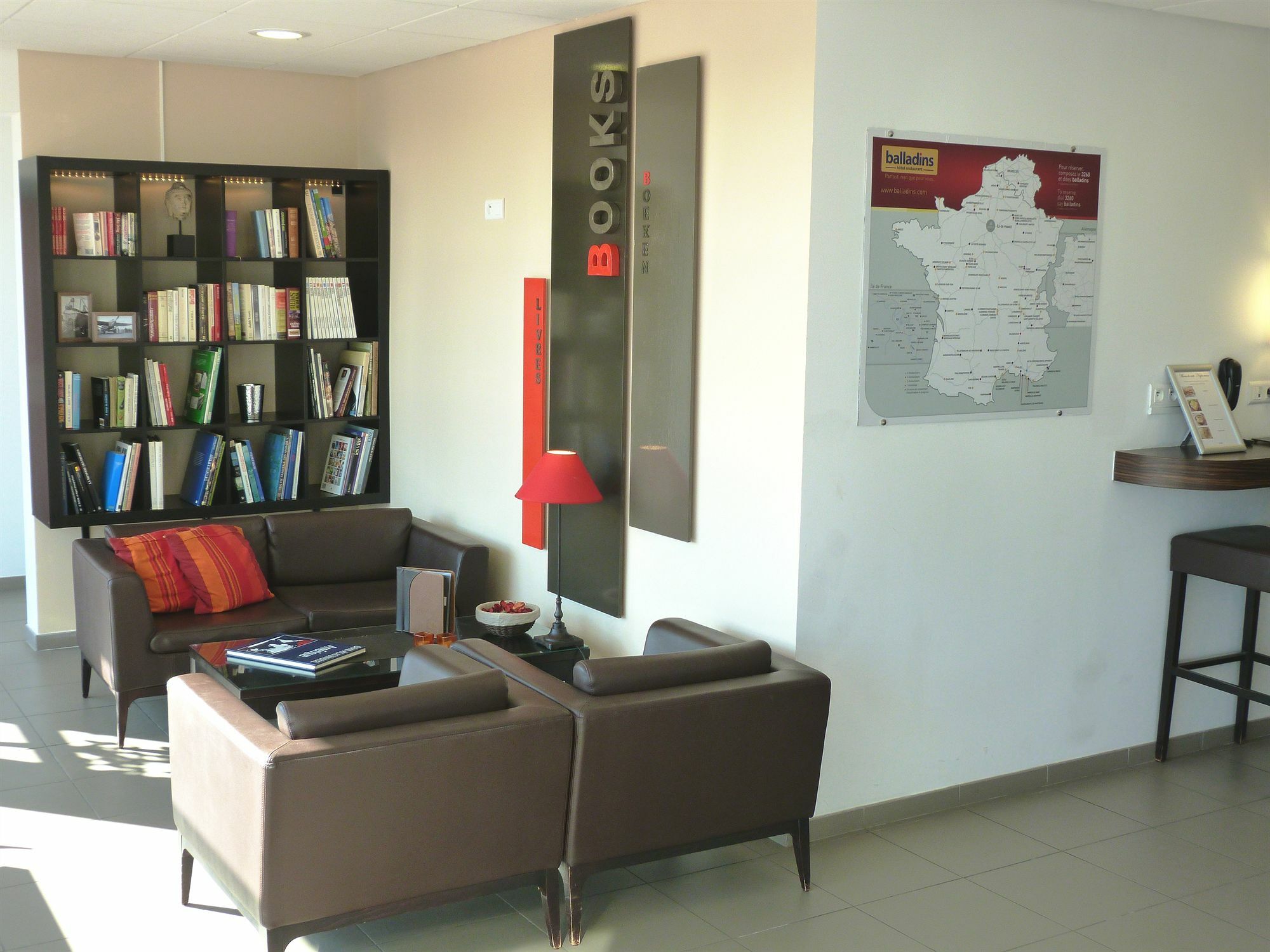 Dc Hotel Charleroi Airport Екстер'єр фото