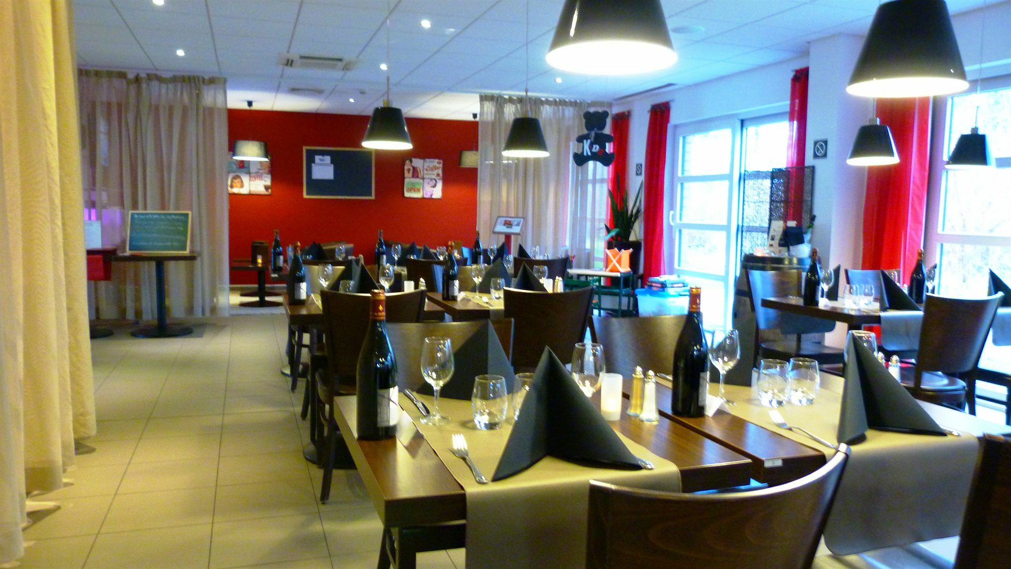 Dc Hotel Charleroi Airport Екстер'єр фото