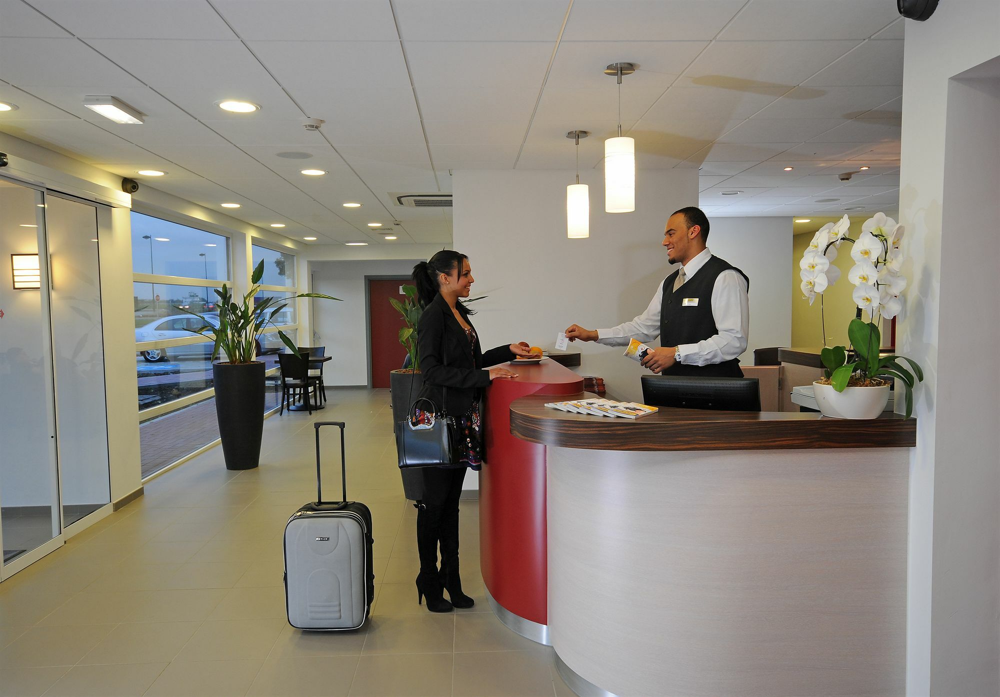 Dc Hotel Charleroi Airport Екстер'єр фото