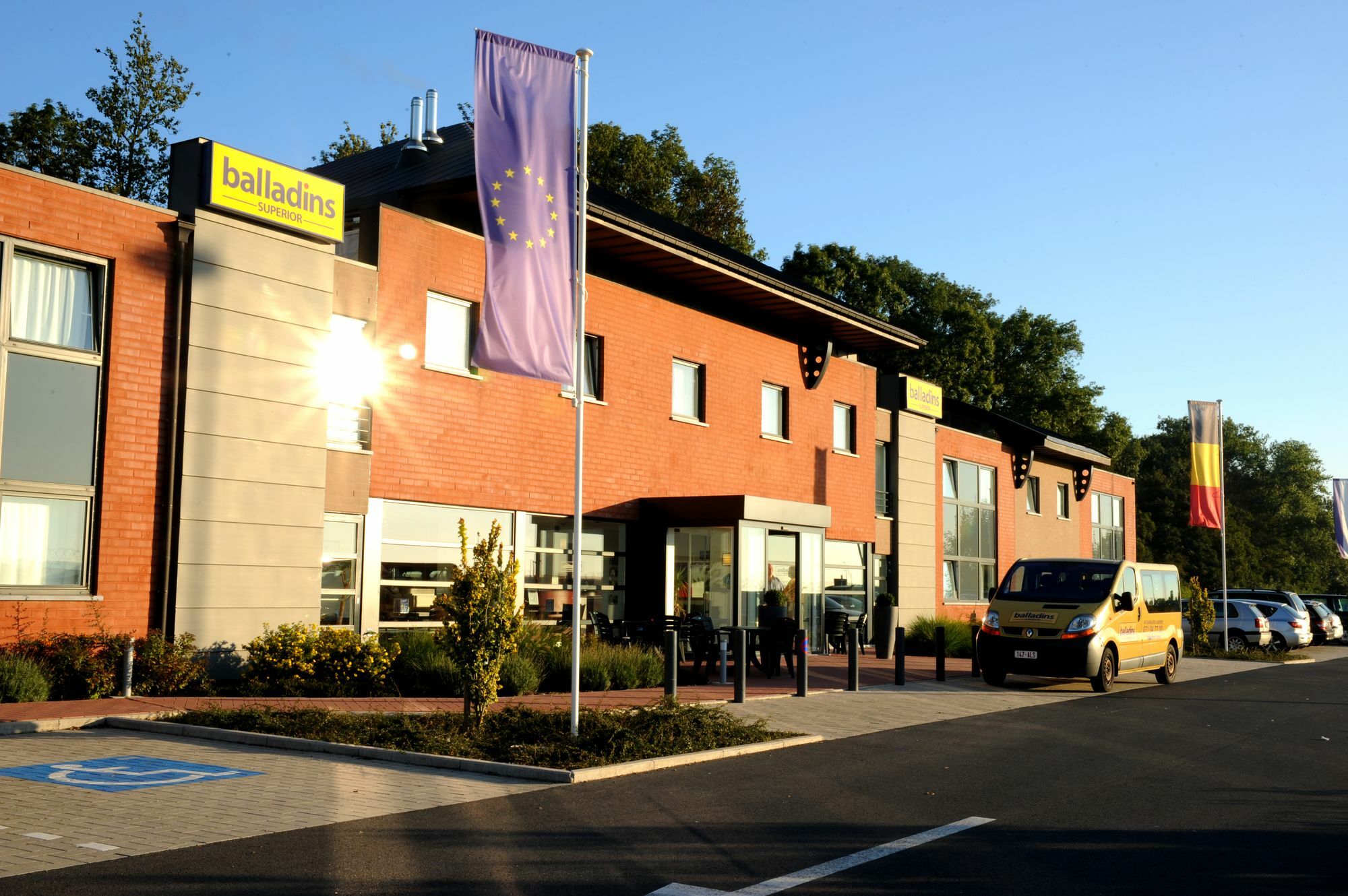 Dc Hotel Charleroi Airport Екстер'єр фото